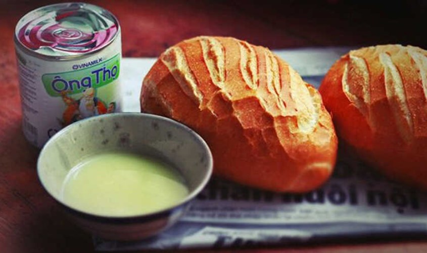 Dùng sữa đặc Ông Thọ chấm bánh mỳ là món ăn quen thuộc nhất
