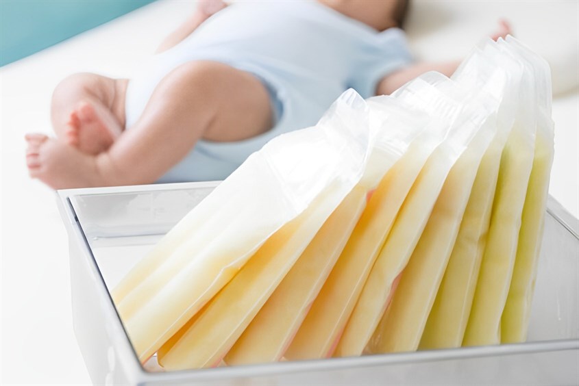 Sữa mẹ có màu vàng