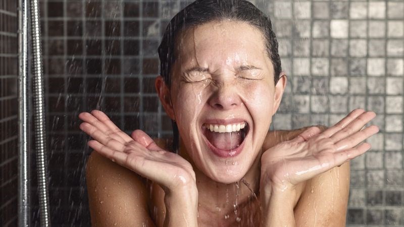 Tắm sáng giúp cải thiện sức khỏe làn da