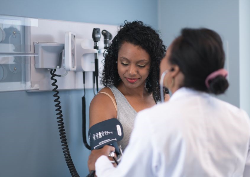 Nhiều biện pháp được áp dụng để giúp sinh con an toàn khi tăng huyết áp thai kỳ. Nguồn ảnh: canva