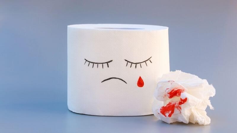 Bệnh nhân táo bón có thể đi tiêu ra máu Bệnh nhân táo bón có thể đi tiêu ra máu