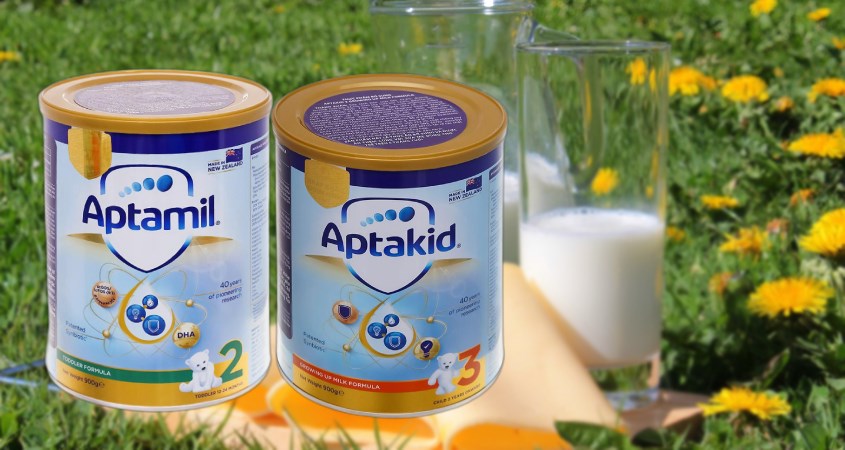 Nên chọn mua sữa bột Aptakid số 3 hay sữa bột Aptamil Toddler Formula vị nhạt thanh số 2