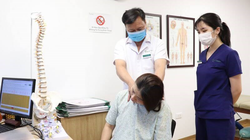 Thăm khám cột sống cổ giúp bác sĩ chẩn đoán bệnh