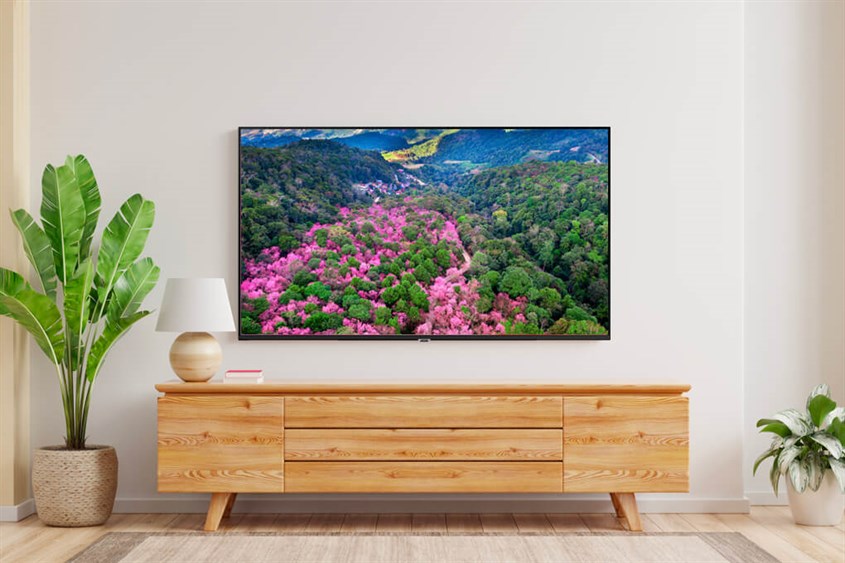 Smart Tivi Samsung 4K 55 inch UA55AU7002 và cách kiểm tra thời gian sử dụng bằng remote từ xa