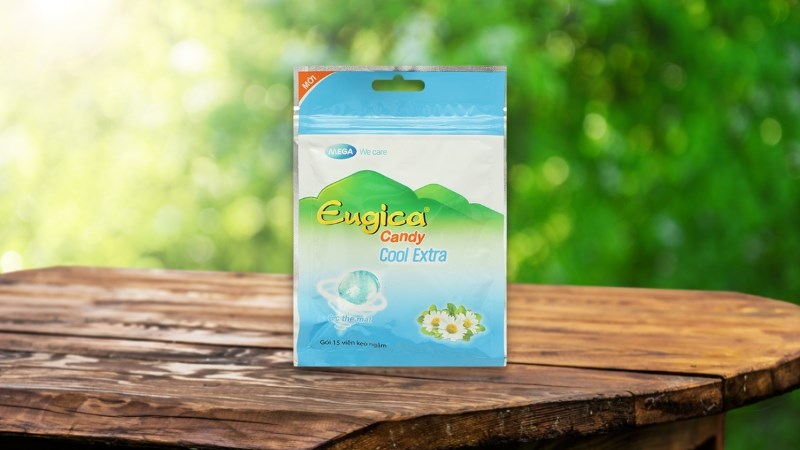  Kẹo ngậm thảo dược Eugica Candy Cool Extra giảm đau họng gói 15 viên 