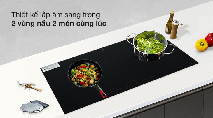 Bếp từ đôi lắp âm Electrolux EHI7260BB có mặt bếp được làm từ kính cường lực nên có độ bền cao