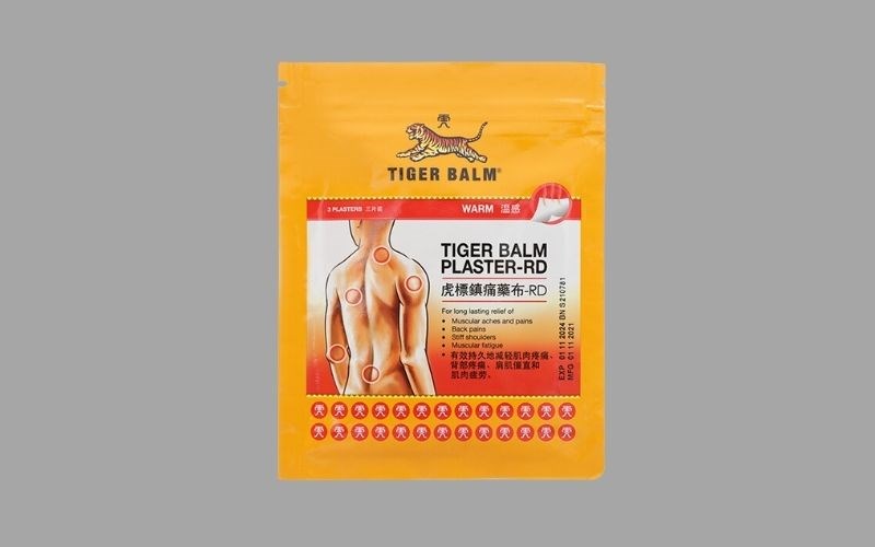 Cao dán Tiger Balm Plaster - RD (7cm x 10cm) giảm đau cơ, bong gân gói 3 miếng 