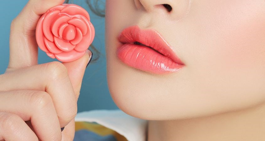 Son dưỡng chống nắng bổ sung dưỡng chất giúp môi luôn mềm mịn