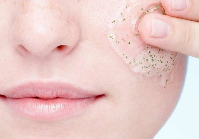 Sữa rửa mặt có hạt massage 