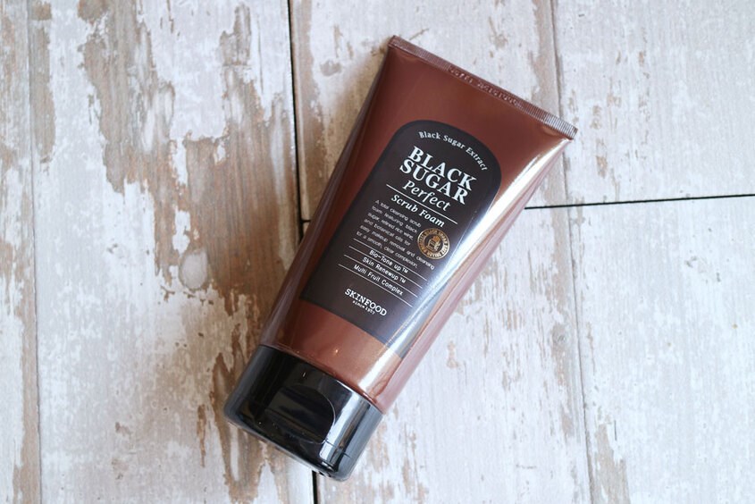 Sữa rửa mặt có hạt  Black Sugar Scrub Foam.