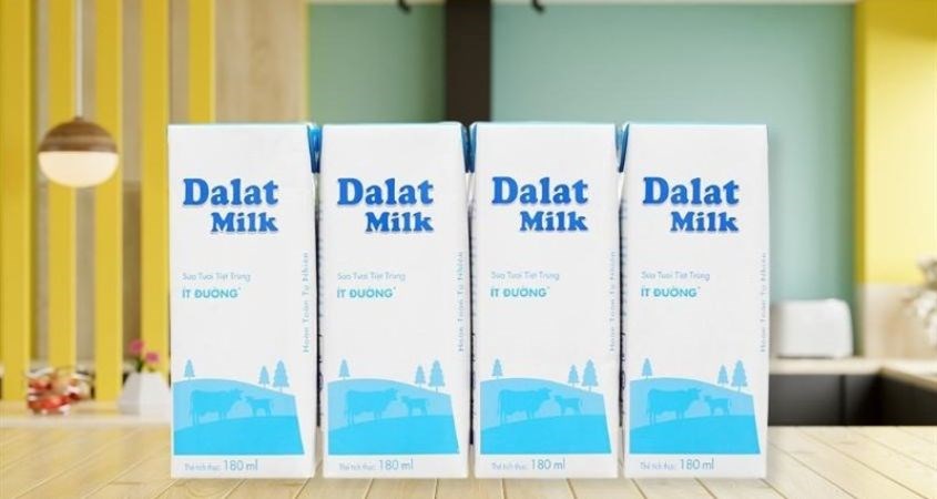 Lốc 4 hộp sữa tươi DalatMilk ít đường 180 ml