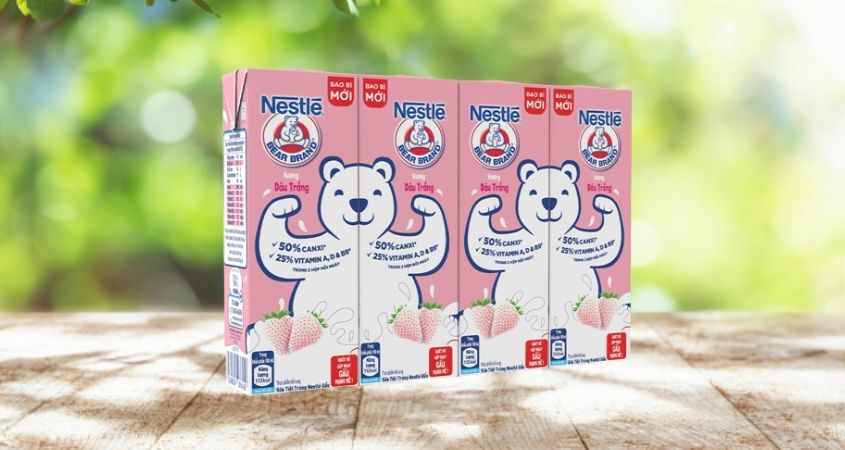 Lốc 4 hộp sữa tươi Nestlé NutriStrong có đường hương dâu 180 ml bổ sung Canxi giúp bé cao lớn hơn