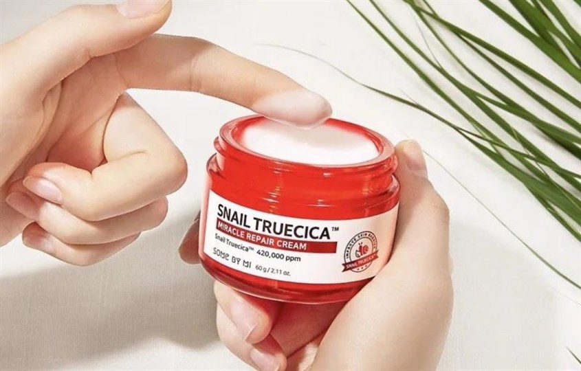 Kem dưỡng phục hồi da mờ thâm sẹo chiết xuất Ốc Sên Some By Mi Truecica Miracle Repair 60g