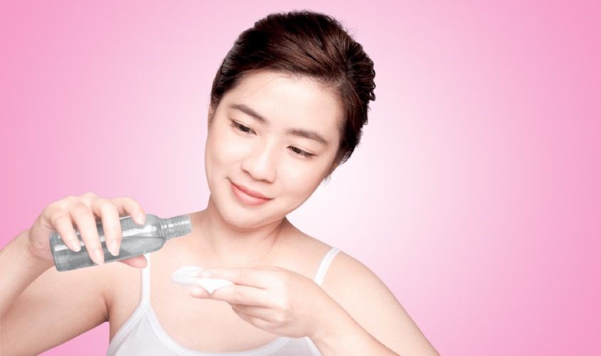 Dùng nước tẩy trang không cồn để đảm bảo an toàn cho da