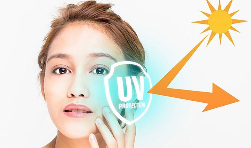 Sử dụng kem chống nắng phổ rộng để hạn chế tác hại của ánh nắng mặt trời
