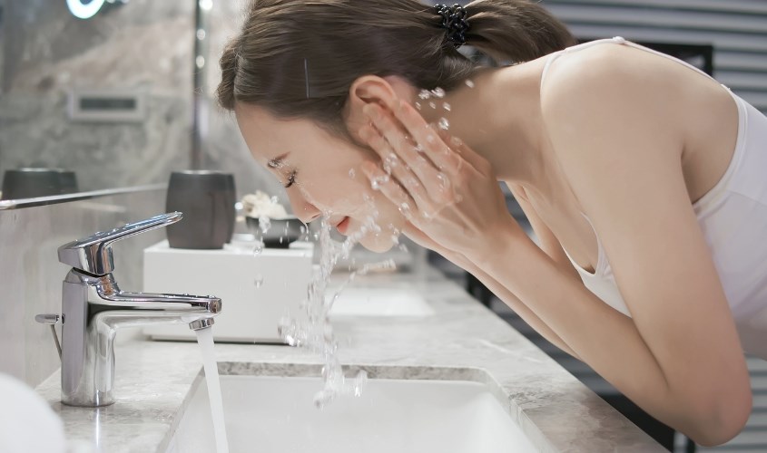 Rửa sạch mặt nạ đất sét Rửa sạch mặt nạ đất sét