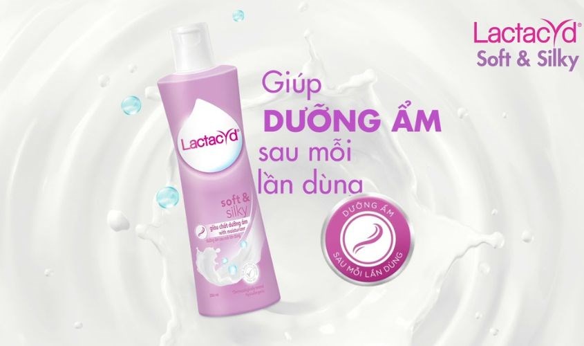 Dung dịch vệ sinh phụ nữ Lactacyd Soft & Silky hương dịu nhẹ 150 ml