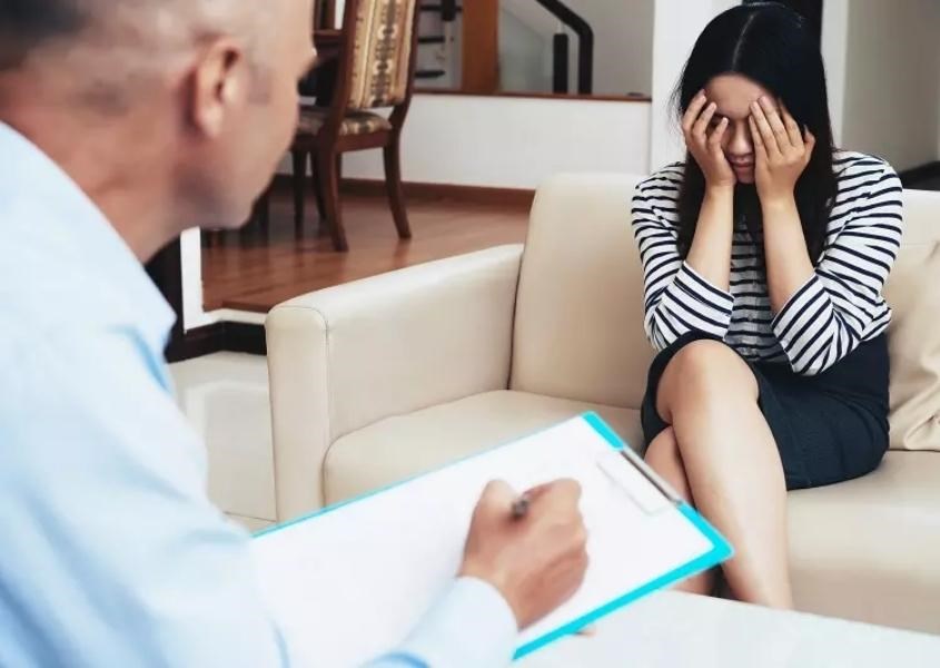 Mẹ cần có thêm sự hỗ trợ từ các bác sĩ chuyên gia. Nguồn lighthousehealthfloria