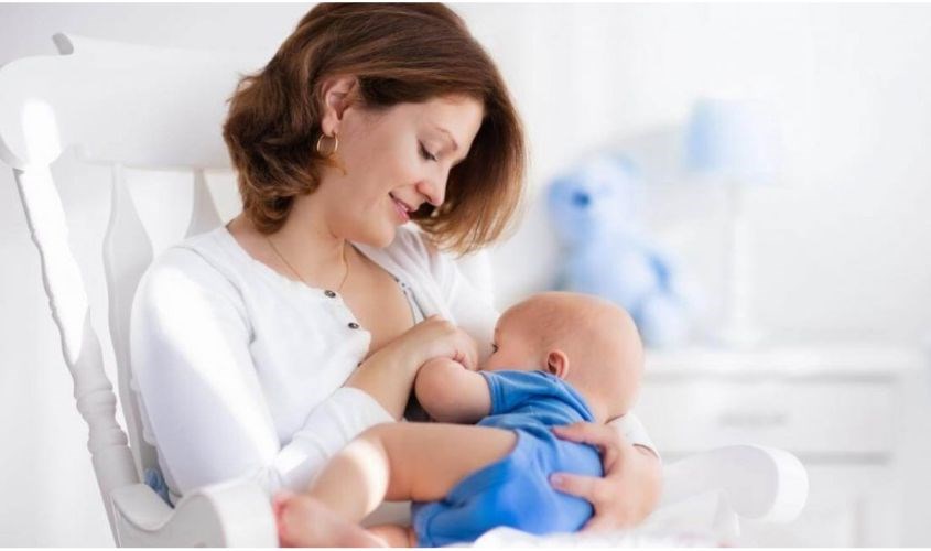 Đảm bảo nguồn sữa mẹ cho bữa ăn chính của bé