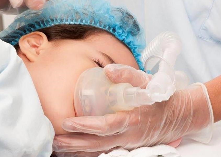 Trẻ mắc thể co thắt thường dễ bị ngạt và khó thở