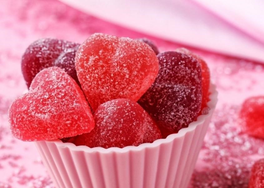 Ba mẹ tránh cho trẻ ăn các thực phẩm chứa nhiều đường, ngăn ngừa nấm phát triển