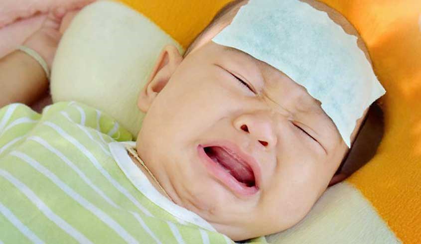 trẻ bị sốt và tiêu chảy khi mọc răng khoảng vài ngày sẽ khỏi