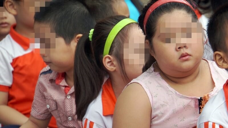 Mỡ xung quanh v&ugrave;ng họng c&oacute; thể g&acirc;y cản trở đường thở v&agrave; g&acirc;y ng&aacute;y