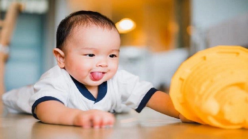 Các cột mốc phát triển của bé 4 tuần tuổi. Nguồn từ Freepik