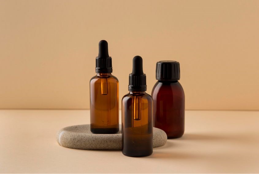 Sử dụng tinh dầu để xông phòng, làm ấm đường hô hấp của trẻ (Ảnh: Wepik) Sử dụng tinh dầu để xông phòng, làm ấm đường hô hấp của trẻ (Ảnh: Wepik)