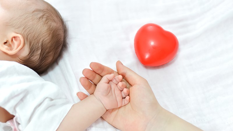 Trẻ bắt đầu vặn vẹo sau 3 tuần tuổi là hiện tượng sinh lý bình thường. Nguồn: Freepik.