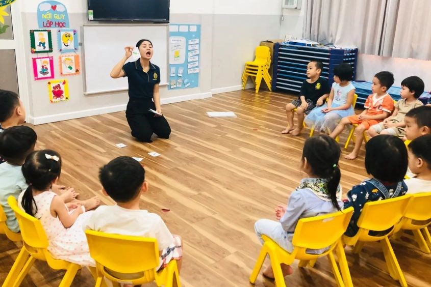 Các thầy cô tại trường đều vô cùng nhiệt huyết và tận tâm với trẻ. Nguồn: HTGD Tuệ Đức Giáo viên trường mầm non Xanh Tuệ Đức Đà Nẵng