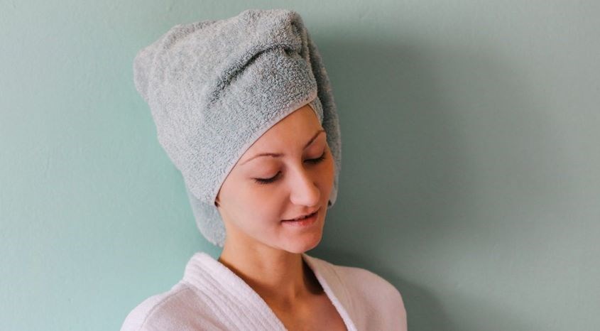 Chỉ nên ủ tóc bằng dầu oliu khoảng 30 phút