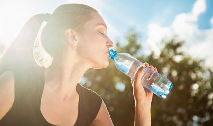 Người thường xuyên chơi thể thao được khuyên nên sử dụng nước khoáng