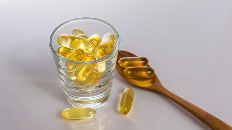 Uống tinh dầu hoa anh thảo đúng cách sẽ giúp giảm mụn hiệu quả