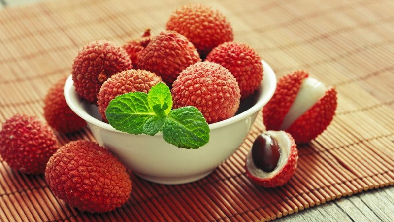 Vải ngon thường có màu đỏ tươi, mềm và hương thơm nhẹ