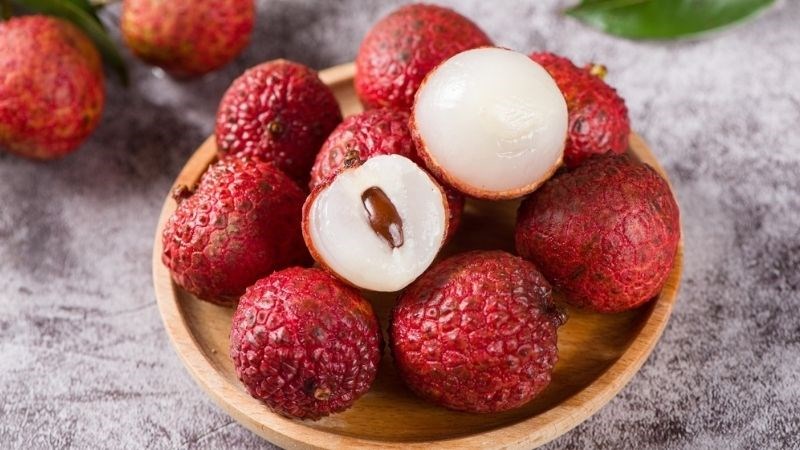 Ăn vải không gây tăng cân nhưng vẫn cần ăn có kiểm soát