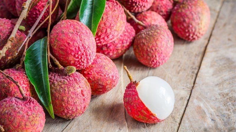 Bạn hoàn toàn có thể ăn lớp vỏ lụa của vài để tránh bị nóng trong người