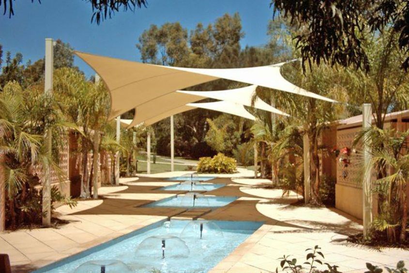 Vải dù 650T được dùng để làm bạt che ở các khu nghỉ dưỡng