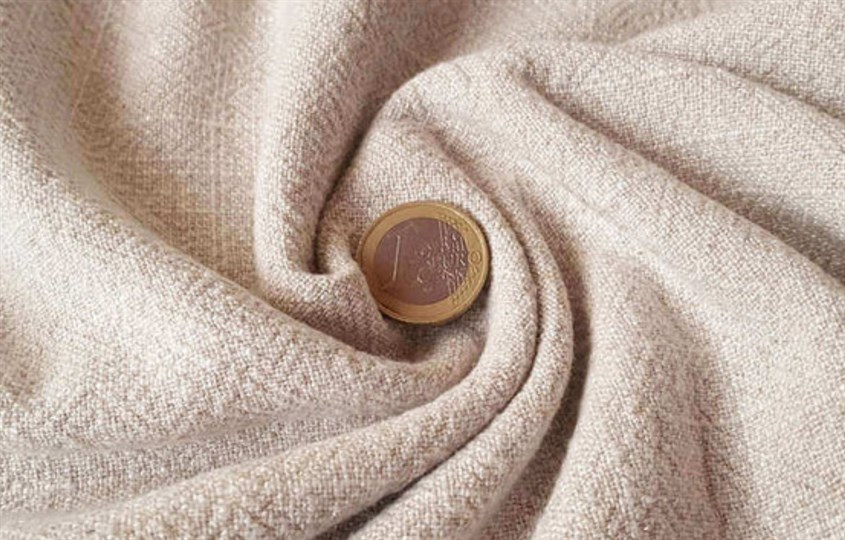 Vải rayon là một loại vải khá khó trong việc chăm sóc và bảo quản