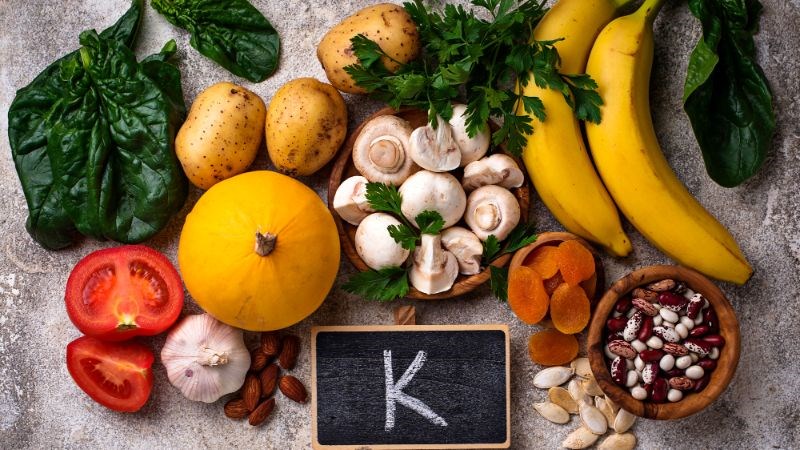 Chế độ ăn uống l&agrave;nh mạnh c&oacute; thể cung cấp đủ lượng vitamin K cần thiết