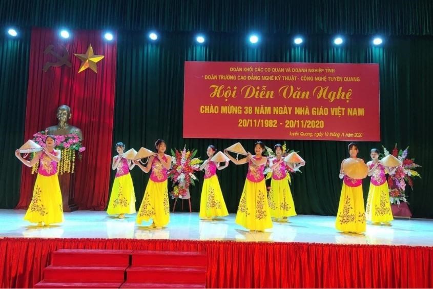 Các tiết mục văn nghệ giúp ngày 20/11 thêm sôi động