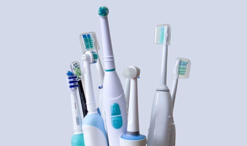 Bạn nên đóng nắp bàn chải điện sau khi vệ sinh sản phẩm