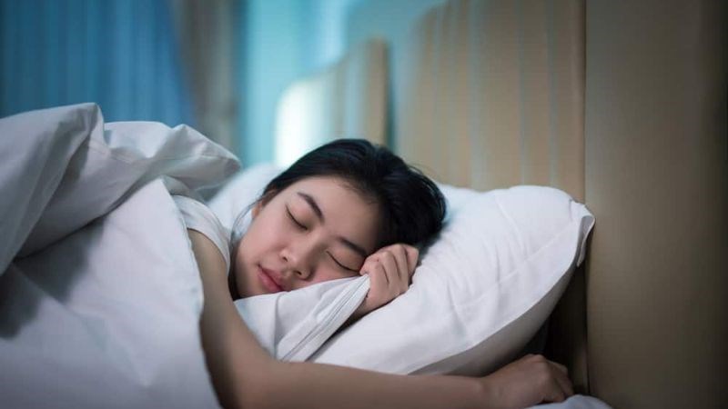 Thói quen ngủ kém như ngủ không đều hay hấp thụ nhiều chất kích thích
