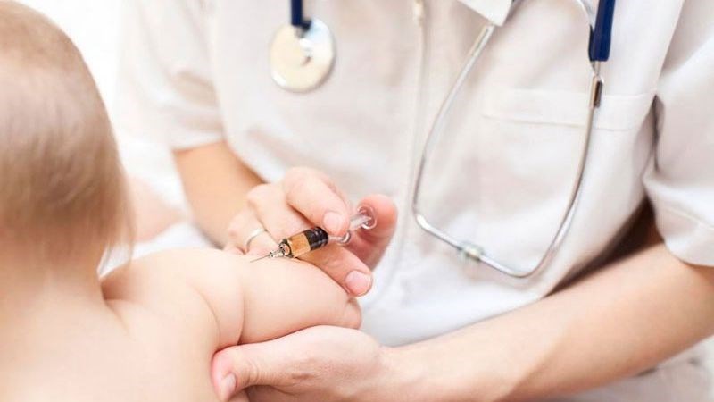 Tùy theo quốc gia và loại vaccine sử dụng mà sẽ có các lịch tiêm khác nhau