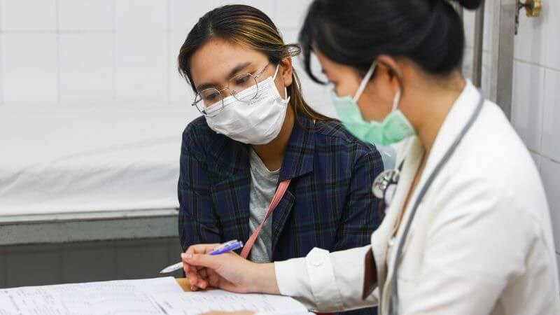 Bác sĩ sẽ khai thác thông tin tiền sử, bệnh sử để định hướng chẩn đoán Bác sĩ sẽ khai thác thông tin tiền sử, bệnh sử để định hướng chẩn đoán