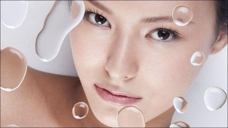 Vitamin E là một vitamin tan trong chất béo hoạt động như một chất dưỡng ẩm