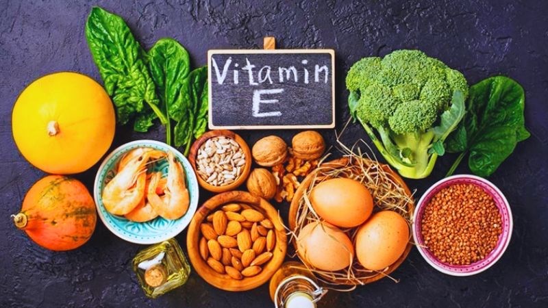 Vitamin E được tìm thấy trong nhiều loại thực phẩm, đặc biệt là dầu thực vật và các loại hạt