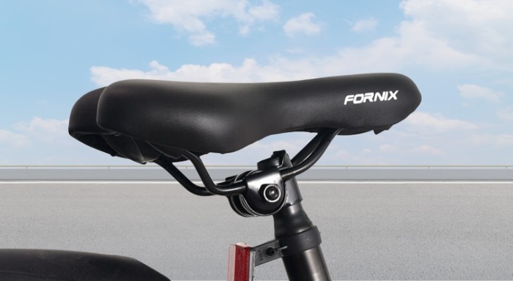 Yên xe đạp FORNIX được bọc đệm êm ái giúp bạn thoải mái lái xe trong thời gian dài