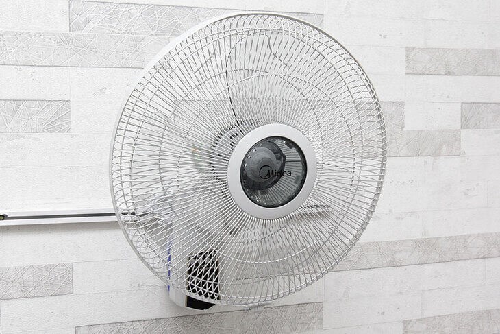 Quạt treo Midea FW40 7JR có chất liệu nhựa cao cấp ít bám bụi