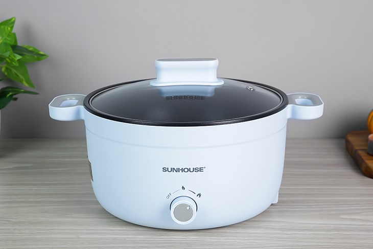 Nồi lẩu điện Sunhouse SHD4528 3.5 lít có thiết kế nhỏ gọn với màu xanh dương nhạt thanh lịch